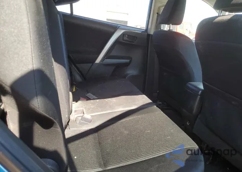 2017 Toyota Rav4 Le z USA, uszkodzony, nr VIN JTMBFREV4HJ716759